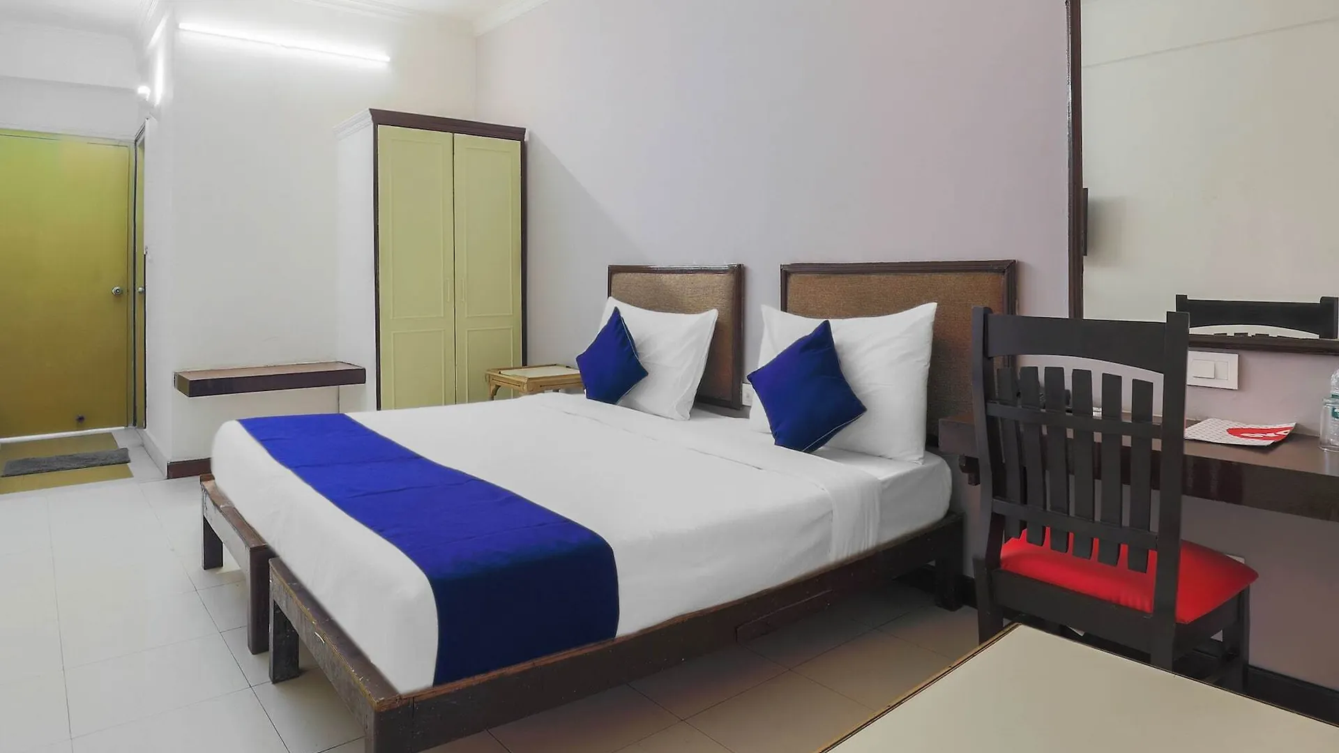 Oyo 20027 Silverkey Cyber City Gurgaon 2*,  India
